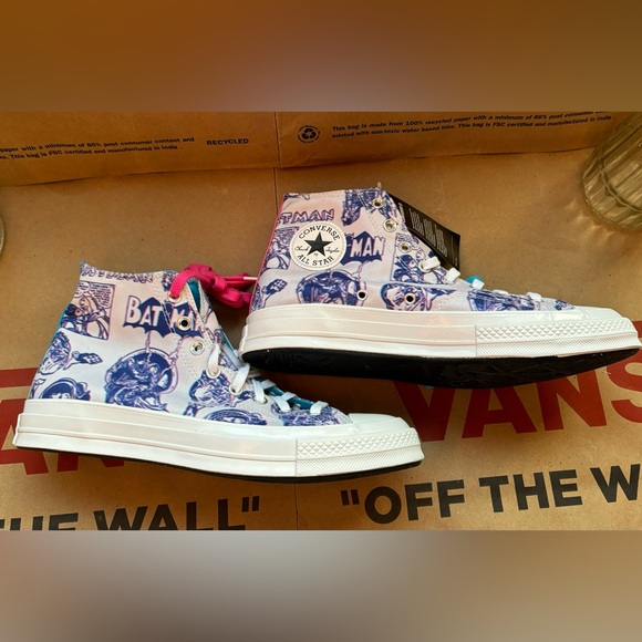 Converse Chuck Taylor Hi-Tops - Picture 2 of 12